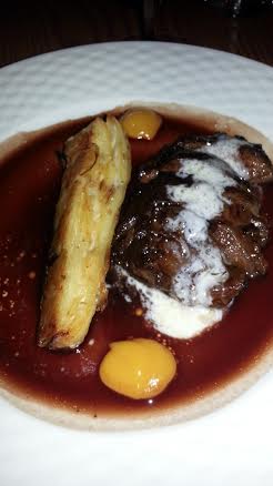 Ojo de bife, jus roti, queso Taleggio, pur de durazno y terrina. Festival del Maridaje 3x3